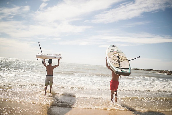포토 JPG 주간 전신 구름 남자 물결 파도 바다 이동 하늘 들기 사람 20대 성인 야외 두명 뒷모습 여름 30대 친구 여름휴가 바캉스 햇빛 한국인 운반 태안 성인남자만 패들보드 국내포토 자연요소 계절 뷰포인트 컨셉 관계 모션 휴가 동양인 청년 장년 태양 서핑 충청남도 남자만 성인만 파일형식 여름_계절