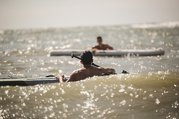포토 JPG 주간 남자 물결 바다 하늘 사람 상반신 20대 성인 야외 두명 앞모습 뒷모습 여름 30대 친구 여름휴가 바캉스 햇빛 마주보기 한국인 태안 성인남자만 패들보드 국내포토 자연요소 계절 뷰포인트 관계 모션 휴가 동양인 청년 장년 태양 서핑 충청남도 남자만 성인만 파일형식 여름_계절