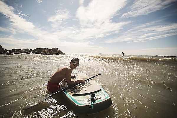 포토 JPG 주간 전신 구름 응시 남자 파도 바다 하늘 서기 사람 상반신 20대 성인 야외 두명 앞모습 옆모습 여름 30대 친구 여름휴가 바캉스 선글라스 기댐 한국인 바위 태안 성인남자만 패들보드 국내포토 자연요소 시선 계절 안경 뷰포인트 관계 모션 휴가 동양인 청년 장년 돌_바위 서핑 충청남도 남자만 성인만 파일형식 여름_계절