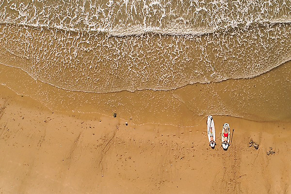 포토 JPG 주간 전신 남자 물결 파도 사람 20대 성인 해변 야외 두명 앞모습 여름 30대 친구 여름휴가 바캉스 하이앵글 눕기 한국인 태안 항공촬영 성인남자만 패들보드 국내포토 자연요소 계절 바다 뷰포인트 관계 모션 휴가 동양인 청년 장년 서핑 충청남도 남자만 성인만 파일형식 여름_계절