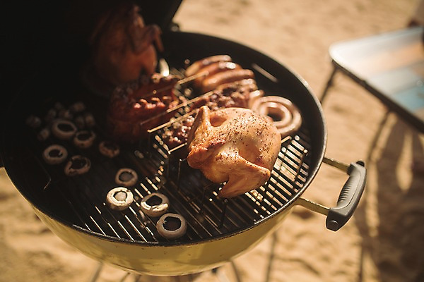 포토 JPG 주간 해변 사람없음 야외 여름 치킨 버섯 태안 바베큐그릴 야외테이블 국내포토 자연요소 계절 바다 탁자 그릴 충청남도 바비큐 닭고기요리 파일형식