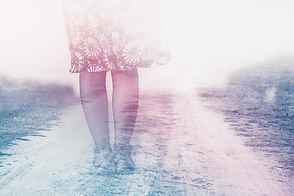 포토 JPG 해외이미지 여자 도로 발 자연 한명 산책 수확 시골 고독 무서움 불안 고민 걱정 복고 불행 긴장 의심 옛날 우울증 혼자 효과 해외202004 해외포토 1 감정 길 농업 교통시설 휴식 사람 신체부위 질병 생태계 파일형식 이미지허브