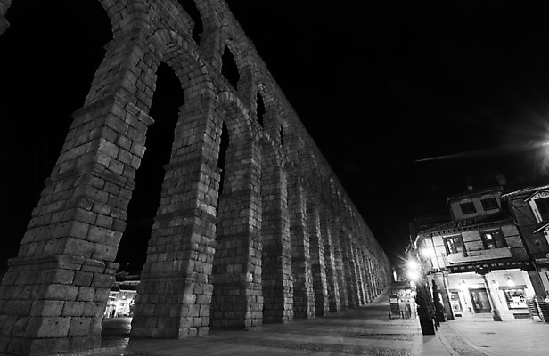 포토 JPG 해외이미지 문화 여행 벽돌 전등 흑백 석조 사람 사람없음 마을 블록 도시 중세 역사 스페인 야간 저녁 타일 정사각형 방문 타운 공학 단계 구식 로마인 수도교 옛날 해외202004 해외포토 자연요소 도형 교육 유럽 조명 촬영기법 인종 다리_건축물 파일형식 이미지허브