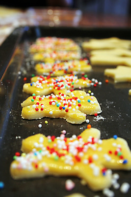 포토 JPG 해외이미지 접시 계절 별 음식 크리스마스 공 휴가 디저트 실내 사탕 선물 요리 사람없음 장식 빨간색 파티 쿠키 과자 빵집 달콤 X 설탕 굽기 생강 여의주 제빵사 페스츄리 핸드메이드 해외202004 해외포토 자연요소 직업 식기 알파벳 기념일 빵 컬러 채소 이벤트 내부 상점 맛 구이 파일형식 이미지허브