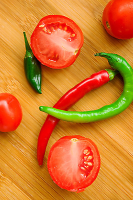 포토 JPG 해외이미지 접시 음식 잎 농업 다이어트 토마토 채소 재료 자연 건강 요리 사람없음 목재 빨간색 초록색 농작물 흰색 신선 변화 시장 달콤 잡지 농부 수집 배열 상쾌 유기농 날것 슛 후추 구성 숙성 채식주의자 해외202004 해외포토 나무 식물 직업 식기 웰빙 감정 산업 컬러 컨셉 간행물 맛 향신료 생태계 채식 파일형식 이미지허브