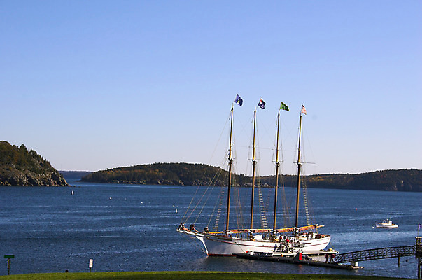 포토 JPG 해외이미지 전통 바다 섬 여행 건축양식 창문 하늘 지붕 낚시 휴가 휴식 항해 어류 풍경 사람없음 목재 빨간색 물 여름 파란색 반사 여행객 마을 항구 미국 침묵 황혼 산책로 조약돌 보트 야간 오두막 망토 심볼 창고 장면 낚시꾼 주말 타운 헛간 옛날 판잣집 해외202004 해외포토 자연요소 나무 계절 건축 길 컬러 컨셉 북아메리카 배_교통 재료 교통시설 레저 주택 사람 수중동물 소리 일몰 돌_바위 도시 저장고 파일형식 이미지허브