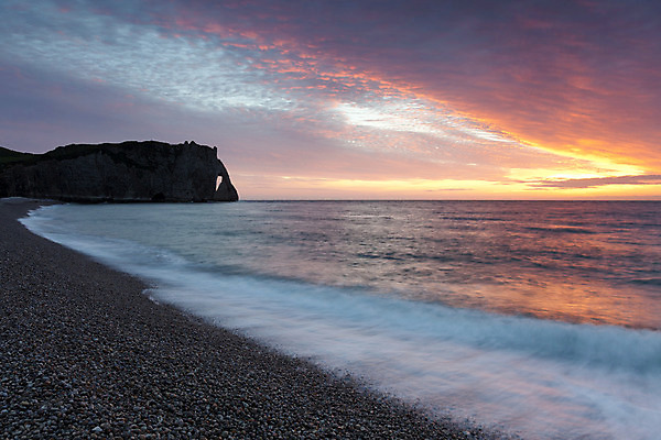 포토 JPG 해외이미지 파도 바다 여행 하늘 풍경 사람없음 물 어둠 일몰 프랑스 해외202004 해외포토 자연요소 유럽 노을 파일형식 이미지허브