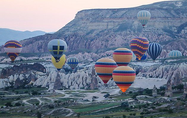 포토 JPG 해외이미지 주간 하늘 카파도키아 풍경 사람없음 야외 열기구 비행 해외202004 해외포토 자연요소 항공교통 파일형식 튀르키예 이미지허브