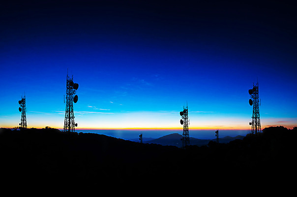 포토 JPG 해외이미지 접시 파도 인터넷 통신 하늘 안테나 사람없음 파란색 전자제품 스마트폰 우주 디지털 검은색 텔레비전 자료 웹 인공위성 과학기술 정보 네트워크 저녁 접속 전화기 사인 방송 시스템 궤도 멀리 멀티미디어 목소리 전송 소통 레이더 접수 채널 셀룰러 해외202004 해외포토 식기 바다 컬러 컨셉 기술 핸드폰 스마트기기 야간 파일형식 이미지허브