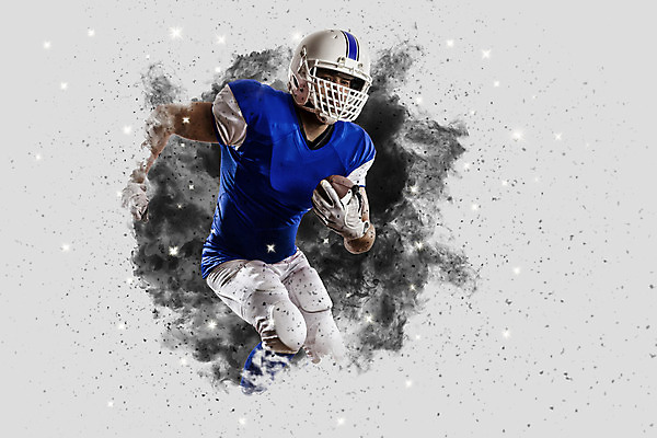 포토 JPG 해외이미지 남자 스포츠 유니폼 공 한명 사람 파란색 운동복 미식축구 축구 미국 헬멧 럭비공 미식축구선수 해외202004 해외포토 1 옷 컬러 북아메리카 운동선수 구기 보호장비 럭비용품 파일형식 이미지허브