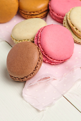 포토 JPG 해외이미지 실내 근접촬영 사람없음 달콤 흰배경 마카롱 해외202004 알록달록 해외포토 뷰포인트 백그라운드 디저트 내부 컬러풀 흰색 맛 파일형식 이미지허브