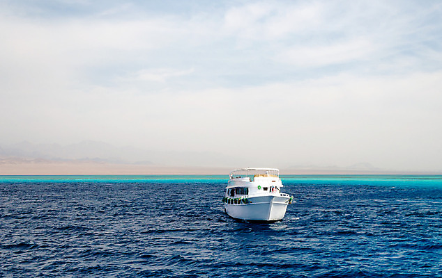 포토 JPG 해외이미지 구름 계절 바다 여행 백그라운드 교통시설 자연 하늘 낚시 휴가 휴식 수영장 항해 이집트 풍경 사람없음 물 파란색 수영 보트 크루즈 휴양지 돛 암초 홍해 화창 수평선 해외202004 해외포토 자연요소 컬러 교통 컨셉 배_교통 아프리카 레저 날씨 장소 수상스포츠 시설 생태계 파일형식 이미지허브