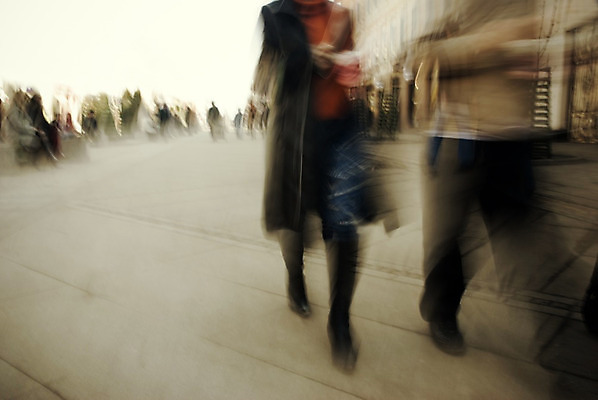 포토 JPG 해외이미지 남자 신발 컨셉 모션 사람 사람없음 검은색 산책 도시 가죽 바둑 단계 시민 블러 양발 해외202004 해외포토 컬러 놀이 휴식 국민 파일형식 이미지허브