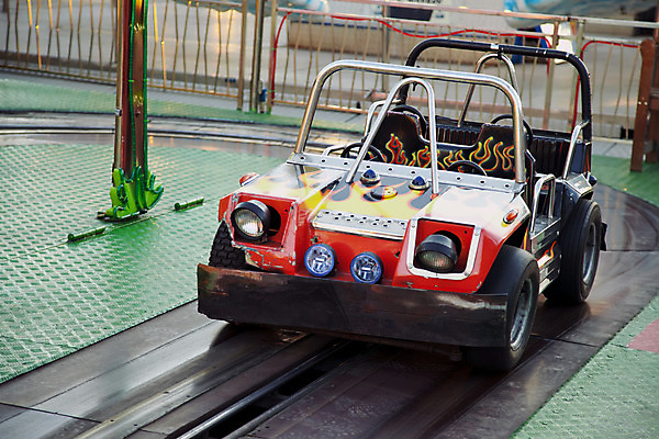 포토 JPG 해외이미지 모델 디자인 공원 도로 스포츠 여행 자동차 사람없음 빨간색 빛 장난감 금속 힘 기계 공연 손상 운전 램프 바퀴 클래식 고급 묘사 속도 타이어 정비공 회전목마 모터 범퍼 자동 회복 스타일 해외202004 해외포토 공공시설 길 육상교통 컬러 컨셉 교통시설 모션 재질 조명 이벤트 기술자 놀이기구 파일형식 이미지허브