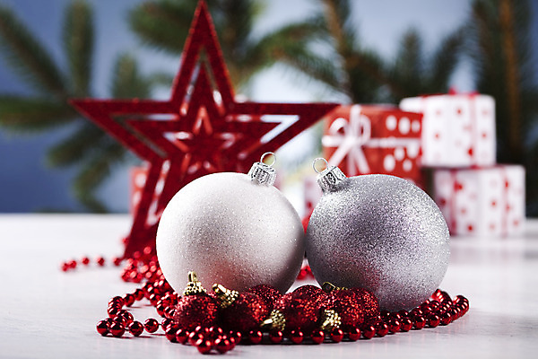 포토 JPG 해외이미지 크리스마스장식 크리스마스 실내 사람없음 아웃포커스 장식볼 오브젝트 오너먼트 해외202004 해외포토 기념일 촬영기법 내부 장식 파일형식 이미지허브