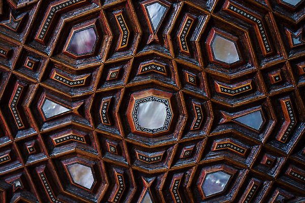 포토 JPG 해외이미지 디자인 여행 패턴 건축양식 엄마 이스탄불 미술 동양인 사람없음 내부 건물 목재 장식 숫자 문 궁전 골동품 업무 화려 역사 클래식 박물관 판화 동쪽 장인 칠면조 수공예 제국 하렘 해외202004 튀르키예 해외포토 나무 문자 건축물 건축 아시아 컨셉 고건축 무늬 재료 가족 조류 문화예술 인종 작업 공예 방향 파일형식 이미지허브