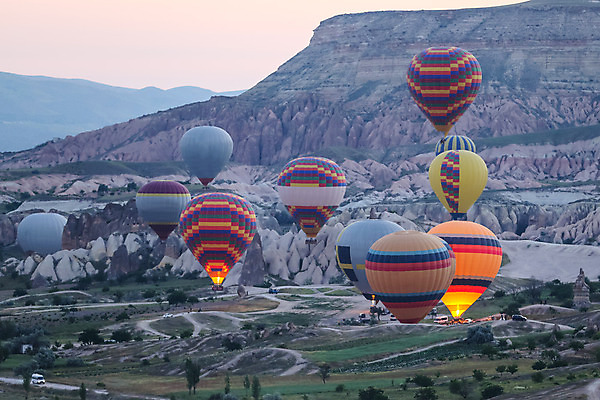 포토 JPG 해외이미지 주간 하늘 카파도키아 풍경 사람없음 야외 열기구 비행 해외202004 해외포토 자연요소 항공교통 파일형식 튀르키예 이미지허브