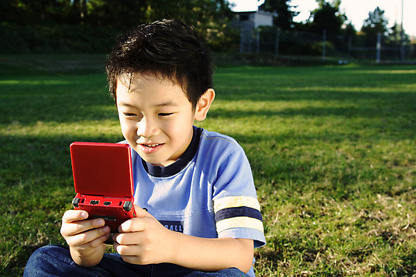 포토 JPG 해외이미지 공원 행복 얼굴 어린이 남학생 밭 청소년 놀이 한명 미소 소년 야외 여름 청춘 게임 표현 흥분 동영상 내추럴 걸음마 비디오게임 해외202004 해외포토 1 학생 계절 공공시설 남자 감정 컨셉 농업 모션 표정 사람 신체부위 파일형식 이미지허브