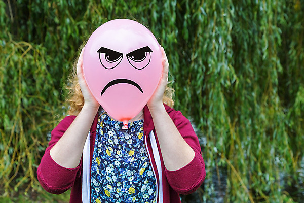 포토 JPG 해외이미지 응시 여자 감정 무기 얼굴 분홍색 포즈 백그라운드 십자가 회사 청소년 한명 사람 성인 10대 머리 분노 흰색 표현 입 눈썹 풍선 보여주기 숨김 고립 부정적 숨기 우울증 해외202004 해외포토 1 시선 컬러 컨셉 비즈니스 모션 신체부위 질병 파일형식 이미지허브