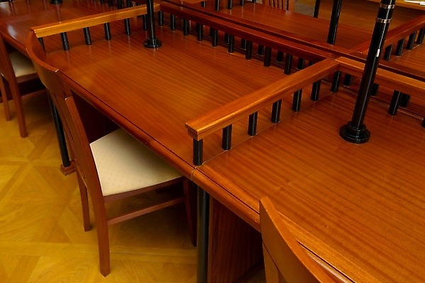 포토 JPG 해외이미지 교육 가구 의자 교실 학교 탁자 사람없음 내부 목재 사무실 모니터 침묵 시골 클래식 도서관 책상 대학교 해외202004 해외포토 나무 생활용품 컨셉 비즈니스 재료 컴퓨터 소리 파일형식 이미지허브