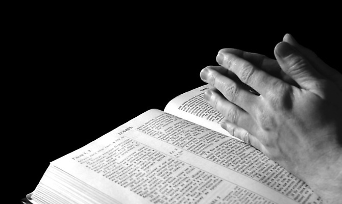 포토 JPG 해외이미지 기독교 종교 가족 관리 사람없음 믿음 성경 기도 하트 예수 영혼 신성 천국 복음 사실 신앙심 지옥 해외202004 해외포토 모양 감정 종교용품 관계 신_종교 파일형식 이미지허브