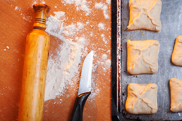포토 JPG 해외이미지 전통 라이프스타일 음식 백그라운드 재료 탁자 표면 건강 관리 요리 사람없음 목재 빛 주방 저녁식사 빵집 장비 수확 기구 신선 정상 핸들 밀 굽기 손목시계 준비 유기농 주부 조리대 날것 반죽 레시피 흙더미 탄수화물 페스츄리 핸드메이드 스타일 해외202004 해외포토 나무 웰빙 빵 시계 가구 농업 장신구 곡류 생활 상점 식사 흙 구이 파일형식 더미 이미지허브