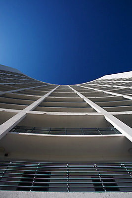 포토 JPG 해외이미지 디자인 응시 로우앵글 패턴 비즈니스 건축양식 창문 유리 하늘 추상 미래 실내 사람없음 야외 가로 파란색 사무실 반사 고층빌딩 도시 재산 도심 질감 심플 시티라이프 해외202004 해외포토 라이프스타일 시선 건축 뷰포인트 컬러 컨셉 무늬 재질 빌딩 내부 금융 파일형식 이미지허브