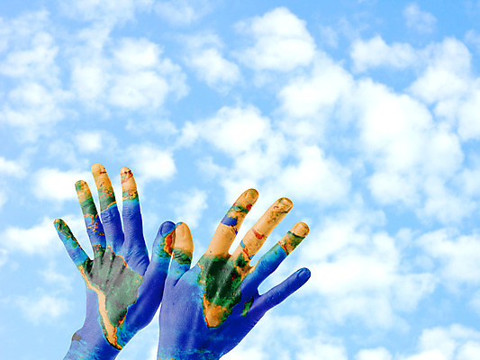 포토 JPG 해외이미지 손 지구 컨셉 지도 손가락 자연 하늘 관리 사람 사람없음 파란색 세계 글로벌 지구본 평화 환경 행성 흰색 보호 심볼 에코 보안 돌봄 생태학 해외202004 해외포토 교육 컬러 모션 안전 신체부위 우주 생태계 파일형식 이미지허브