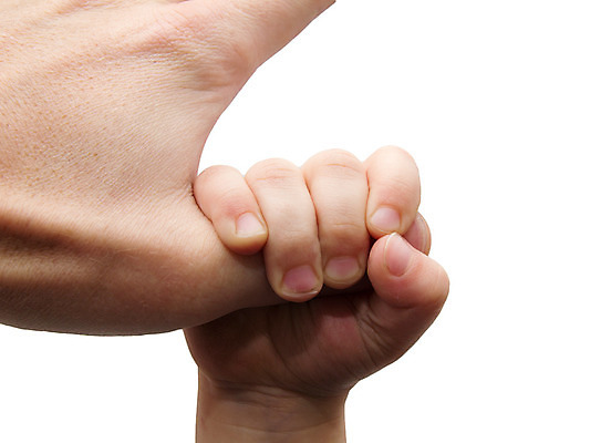 포토 JPG 해외이미지 손 어린이 부분 손가락 휴식 친절 새로움 아이디어 사랑 사람 사람없음 흰색 아기 신생아 잡기 도움 아빠 작음 간호 걱정 부드러움 발가락 팔 유지 고립 돌봄 승인 지원 헬프 안락 해외202004 해외포토 감정 컬러 컨셉 가족 모션 발 신체부위 감각 크기 파일형식 이미지허브