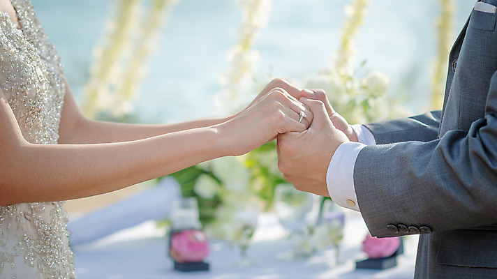 포토 JPG 해외이미지 커플 여자 남자 행복 결혼 2 손가락 관계 결혼식 함께함 발렌타인데이 관리 사랑 사람 동양인 성인 사람없음 청춘 우정 터치 축하 반지 잡기 결합 열정 약혼 나눔 감탄 해외202004 해외포토 손 감정 컨셉 장신구 모션 데이이벤트 인종 이벤트 친구 약속 파일형식 이미지허브