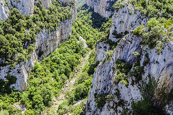 포토 JPG 해외이미지 나무 구름 응시 유럽 자연 하늘 산 그림자 풍경 사람없음 야외 초록색 물 파란색 빛 강 컬러풀 환경 흐름 흰색 스페인 숲 땅 언덕 암초 내추럴 넘어짐 해외202004 해외포토 자연요소 식물 시선 나라 컬러 컨셉 모션 생태계 파일형식 이미지허브