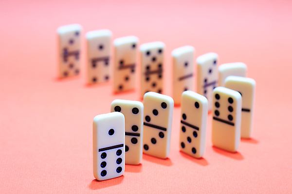 포토 JPG 해외이미지 서기 사람없음 일렬 도미노 해외202004 해외포토 모션 파일형식 이미지허브