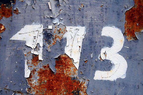 포토 JPG 해외이미지 접시 벽 건축양식 주택 사람없음 파란색 숫자 문 금속 회색 흰색 도시 행운 편지 우체부 크림 오브젝트 부식 대문 타운 주소 타입 공동주택 엘리먼트 옛날 철강 스타일 해외202004 해외포토 직업 문자 식기 건축 컬러 컨셉 재질 건물 파일형식 이미지허브