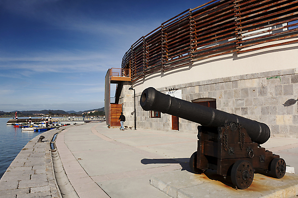 포토 JPG 해외이미지 유럽 바다 여행 건축양식 사람없음 건물 물 마을 맑음 운명 도시 스페인 대포 투우장 해외202004 해외포토 자연요소 건축물 건축 나라 무기 날씨 투우 파일형식 이미지허브