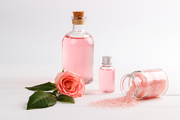 포토 JPG 해외이미지 꽃 분홍색 신체 휴식 건강 사람없음 치료 장미 스파 목욕 화장품 욕실 흰색 마사지 피부 아로마 소금 로션 아로마테라피 테라피 내추럴 돌봄 샤워실 위생관리 해외202004 해외포토 식물 컬러 컨셉 의학 모션 관리 신체부위 뷰티 청결 샤워시설 파일형식 이미지허브