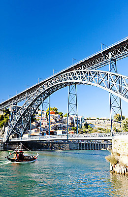 포토 JPG 해외이미지 외관 유럽 여행 건축양식 사람없음 야외 건물 강 도시풍경 세계문화유산 도시 세계여행 보트 포르투갈 함선 타운 도루강 서유럽 해외202004 해외포토 건축물 건축 나라 배_교통 풍경 세계 문화재 파일형식 이미지허브