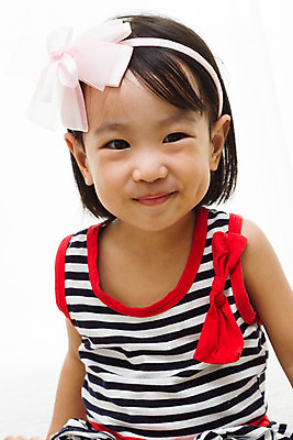 포토 JPG 해외이미지 1 응시 여자 행복 감정 아시아 얼굴 어린이 백그라운드 한명 웃음 사람 동양인 귀여움 중국 기쁨 흰색 표현 닫기 달콤 긍정 걸음마 고립 천진난만 해외202004 해외포토 시선 나라 컬러 컨셉 모션 표정 인종 신체부위 맛 파일형식 이미지허브