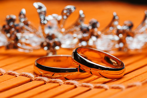 포토 JPG 해외이미지 커플 결혼 관계 결혼식 남편 함께함 사랑 사람없음 장식 빛 금속 신혼여행 축하 반지 쌍 황금 고급 보석 약혼 영원 통일 해외202004 해외포토 감정 컨셉 장신구 재질 이벤트 광석 약속 파일형식 이미지허브