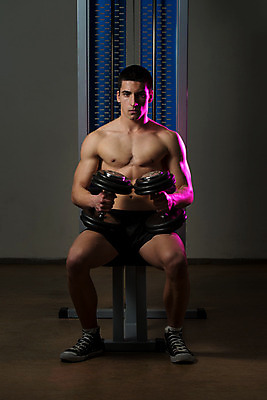 포토 JPG 해외이미지 백인 라이프스타일 남자 스포츠 실내 건강 한명 성인 운동 건강관리 아령 헬스장 웨이트트레이닝 근육질 역도 성인남자한명만 해외202004 해외포토 서양인 1 근육 관리 사람 내부 생활 헬스 몸매 남자한명만 성인남자만 파일형식 이미지허브