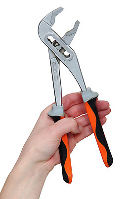 포토 JPG 해외이미지 손 백그라운드 손가락 사람없음 물 금속 기계 견과류 엄지손가락 공구 잡기 오픈 미끄러짐 핸들 혀 오브젝트 위치 볼트 펜치 턱 조절 펌프 고립 짜기 철강 해외202004 해외포토 자연요소 모션 재질 신체부위 도구 입 파일형식 이미지허브