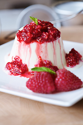 포토 JPG 해외이미지 사람없음 아웃포커스 달콤 소프트포커스 산딸기 시럽 푸딩 판나코타 해외포토 과일 디저트 촬영기법 맛 파일형식 이미지허브