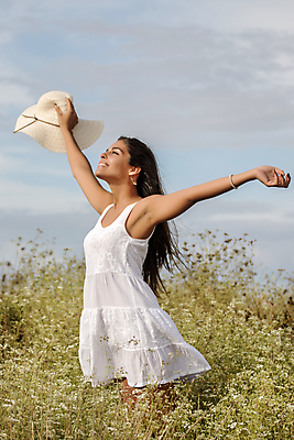 포토 JPG 해외이미지 백인 모델 라이프스타일 드레스 여자 꽃 행복 밭 자연 휴식 건강 한명 성인 야외 봄 기쁨 자유 흰색 신선 밀짚 내추럴 무료 해외202004 해외포토 서양인 식물 1 옷 계절 감정 컬러 컨셉 농업 사람 생활 짚 생태계 파일형식 이미지허브