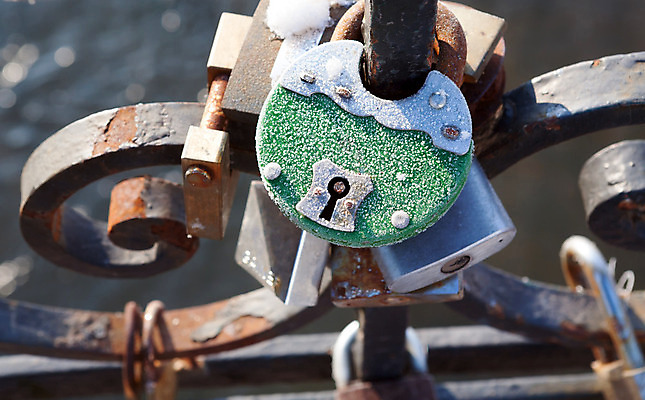 포토 JPG 해외이미지 전통 행복 분홍색 컨셉 겨울 자물쇠 발렌타인데이 사랑 안전 사람없음 야외 세로 금속 얼음 우정 흰색 하트 성자 보호 접속 큼 철 심볼 사인 잠금 보안 서리 신성 열쇠구멍 약혼 흙더미 고체 마스코트 철책 통일 해외202004 해외포토 자연요소 모양 계절 감정 종교 컬러 결혼 데이이벤트 재질 친구 흙 크기 약속 파일형식 더미 이미지허브