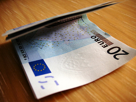 포토 JPG 해외이미지 유럽 여행 지폐 돈 비즈니스 사람없음 금융 경제 동전 쪽지 저축 유로 변화 시장 구매 주식 무역 투자 상업 이익 가치 계산서 월급 대출 계좌 수입 예산 자금 비용 해외202004 해외포토 나라 산업 컨셉 쇼핑 재산 파일형식 이미지허브