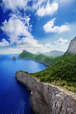 포토 JPG 해외이미지 나무 구름 바다 섬 여행 자연 하늘 휴가 산 풍경 사람없음 야외 초록색 물 여름 파란색 태양 평화 스페인 망토 지중해 부식 스페인어 해외202004 해외포토 자연요소 식물 계절 유럽 컬러 컨셉 생태계 파일형식 이미지허브