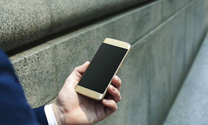 포토 JPG 해외이미지 손 남자 인터넷 통신 모바일 세포 기술 실내 사람 사람없음 스마트폰 핸드폰 스크린 공백 장비 터치 흰색 가리킴 잡기 네트워크 연결 휴대용 무선전화기 전화기 전자 부름 보여주기 멀티미디어 터치스크린 네트워킹 셀룰러 해외202004 해외포토 컬러 모션 손짓 내부 신체부위 전자제품 스마트기기 오브젝트 파일형식 이미지허브