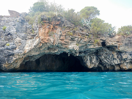 포토 JPG 해외이미지 공원 호수 모래 파도 바다 섬 여행 우산 자연 표면 휴가 휴식 사람 풍경 사람없음 물 여름 수영 이탈리아 바위 침대 보트 황무지 지중해 공룡 남쪽 해외202004 해외포토 자연요소 계절 공공시설 유럽 가구 컨셉 배_교통 파충류 돌_바위 수상스포츠 방향 생태계 파일형식 이미지허브