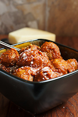 포토 JPG 해외이미지 음식 치즈 돼지고기 사람없음 식사 가축 소고기 시골 사발 클래식 이탈리아음식 미트볼 칠면조 해외202004 해외포토 동물 컨셉 조류 유제품 서양음식 육류 사기그릇 파일형식 이미지허브