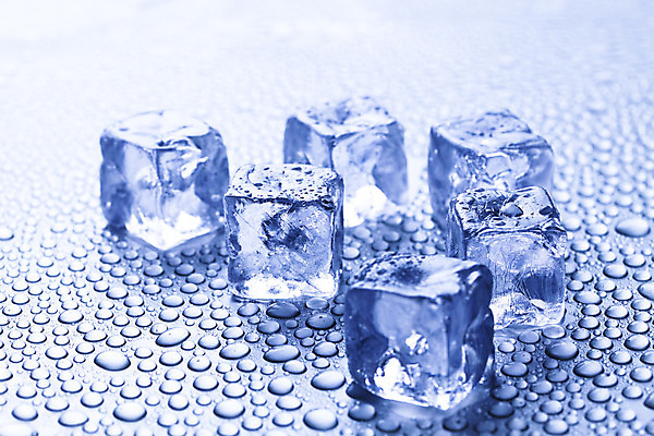 포토 JPG 해외이미지 음료 사람없음 파란색 냉동 얼음 물방울 투명 액체 시원함 큐브 정사각형 고체 해외202004 해외포토 자연요소 도형 컬러 파일형식 이미지허브