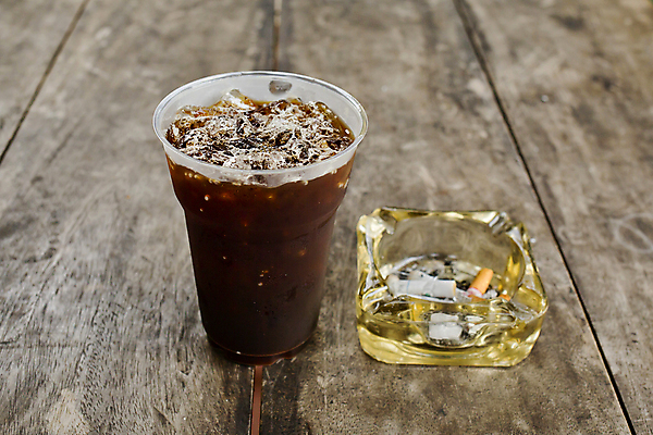 포토 JPG 해외이미지 커피 음료 음식 백그라운드 유리 디저트 사람없음 컵 여름 갈색 초콜릿 냉동 얼음 검은색 카페 습기 우유 추위 칵테일 투명 달콤 아침식사 시원함 크림 아로마 분무기 칼로리 아일랜드 카푸치노 에스프레소 떨림 라떼 모카 카페인 해외202004 해외포토 자연요소 식기 계절 유럽 컬러 모션 재질 유제품 주류 상점 식사 맛 파일형식 이미지허브